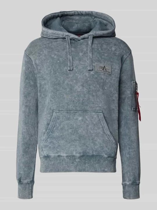 Zdjęcie produktu Bluza z kapturem o kroju relaxed fit z mieszanki bawełny z naszywką z logo Alpha Industries Jeansowy niebieski