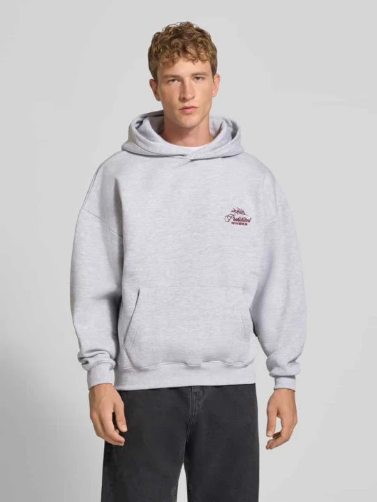 Zdjęcie produktu Bluza z kapturem o kroju relaxed fit z mieszanki bawełny z wyhaftowanym logo PROHIBITED Jasnoszary melanż