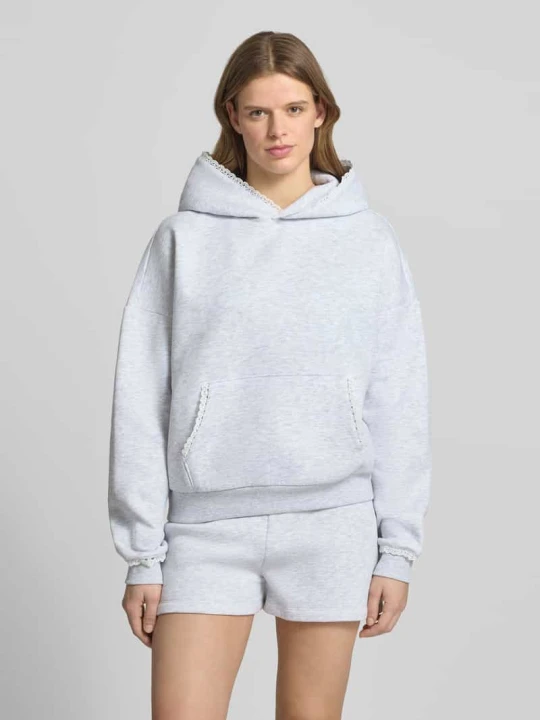Zdjęcie produktu Bluza z kapturem z koronkowymi brzegami przy kapturze, kieszeń kangurka i ściągacz przy mankiecie REVIEW Jasnoszary melanż