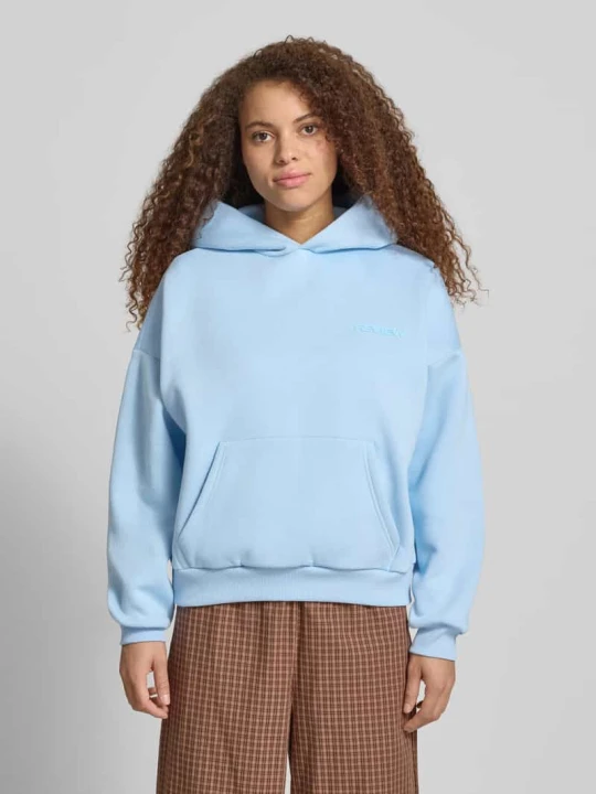 Zdjęcie produktu Bluza z kapturem z nadrukiem z logo i kieszenią kangurka REVIEW Jasnoniebieski