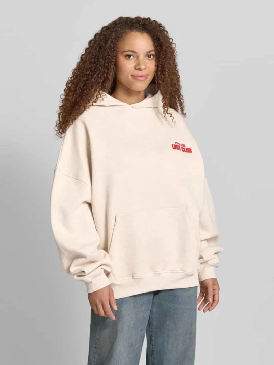 Zdjęcie produktu Bluza z kapturem z nadrukiem z napisem model 'Love Club' Karo Kauer Beżowy melanż