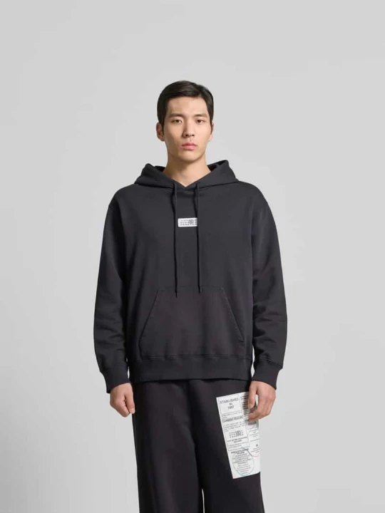 Zdjęcie produktu Bluza z kapturem z wyhaftowanym logo MM6 Maison Margiela Czarny