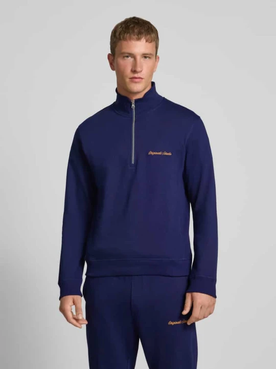 Zdjęcie produktu Bluza z kołnierzem zapinanym i wyhaftowanym logo Jack&Jones Ciemnoniebieski