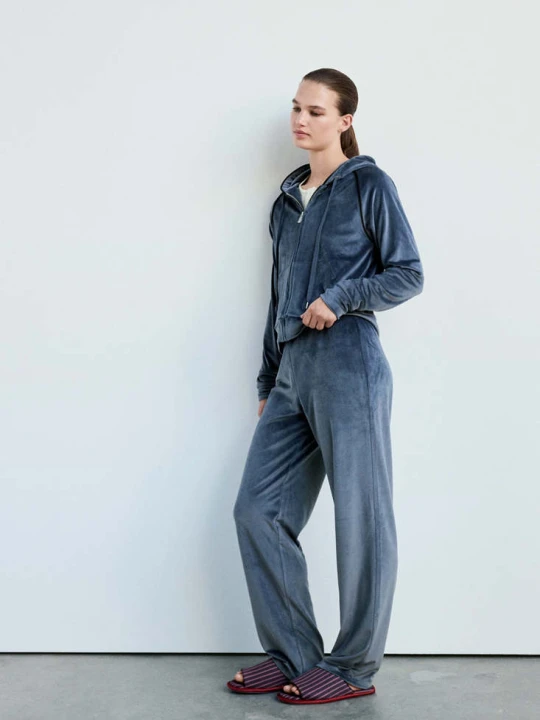 Zdjęcie produktu Bluza z miękkiego weluru szary - Kobieta - MANGO