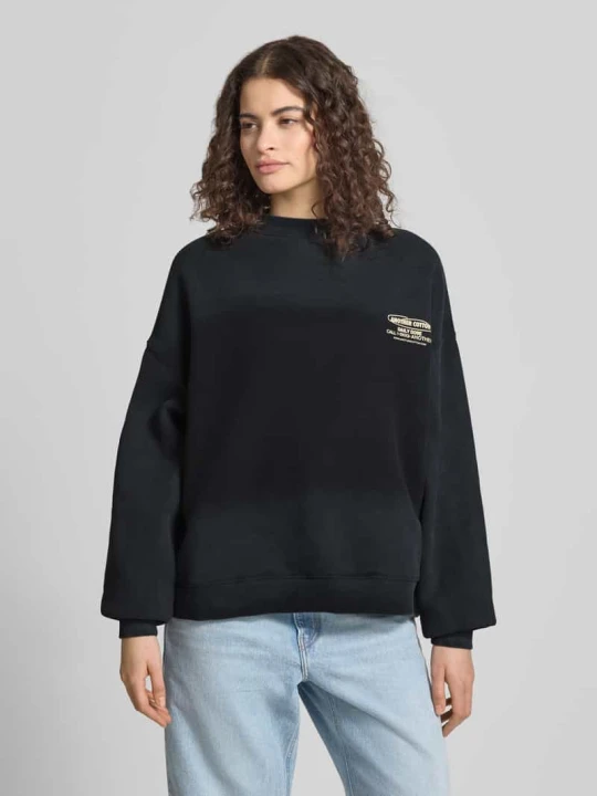 Zdjęcie produktu Bluza z nadrukiem logo, krój regular fit Another Cotton Lab Czarny