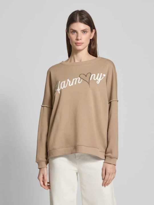 Zdjęcie produktu Bluza z nadrukiem z napisem i okrągłym dekoltem Miss Goodlife Piaskowy