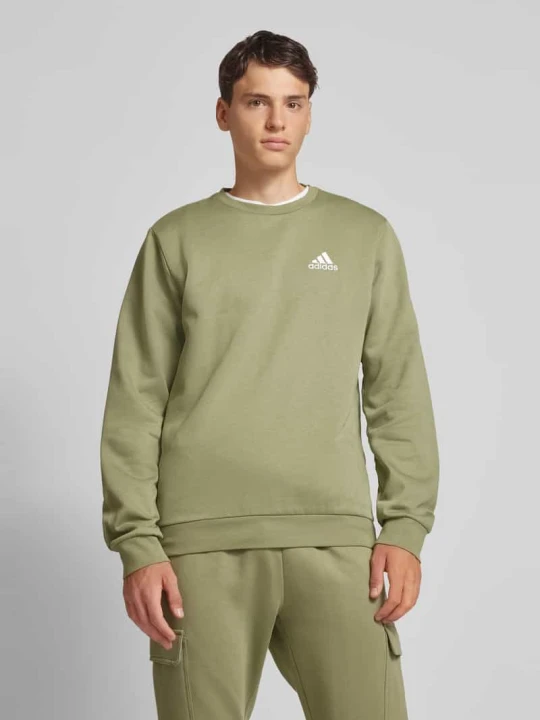 Zdjęcie produktu Bluza z wyhaftowanym logo model ‘FEELCOZY’ Adidas Oliwkowy