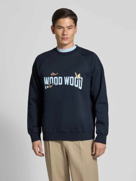Zdjęcie produktu Bluza z wyhaftowanym motywem model ‘Hester’ Wood Wood Ciemnoniebieski