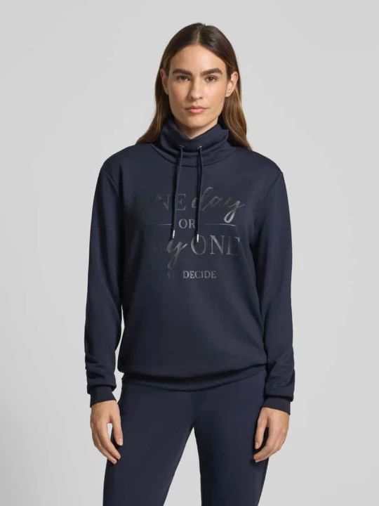 Zdjęcie produktu Bluza ze stójką i tunelem model ‘BANU’ Soyaconcept Granatowy