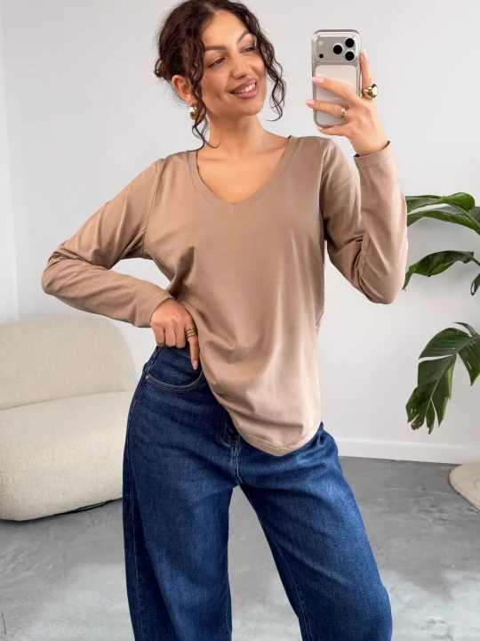 Zdjęcie produktu Bluzka Basic V-Line Taupe ClothStore