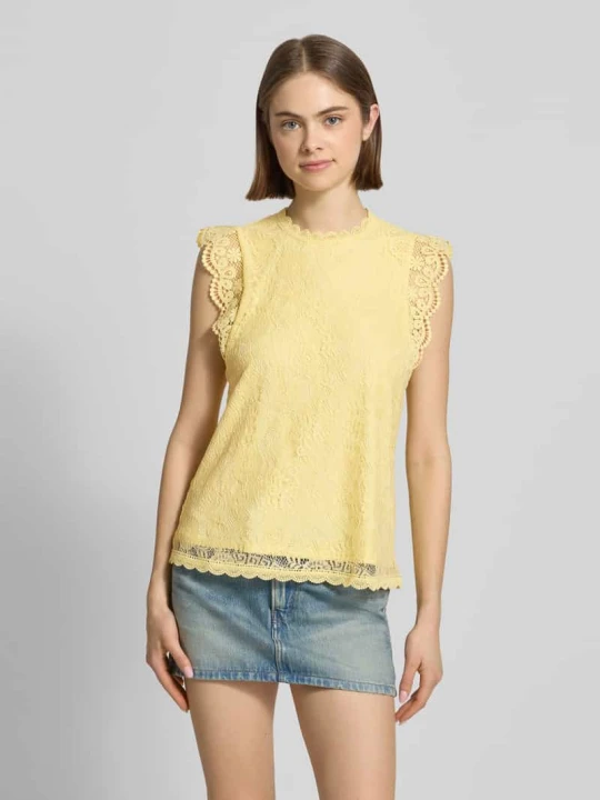 Zdjęcie produktu Bluzka bez rękawów o kroju shaped fit z obszyciem koronką, model „OLLINE” Pieces Jasnożółty