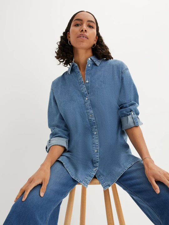 Zdjęcie produktu Bluzka dżinsowa oversize ze stretchem BonPrix niebieski