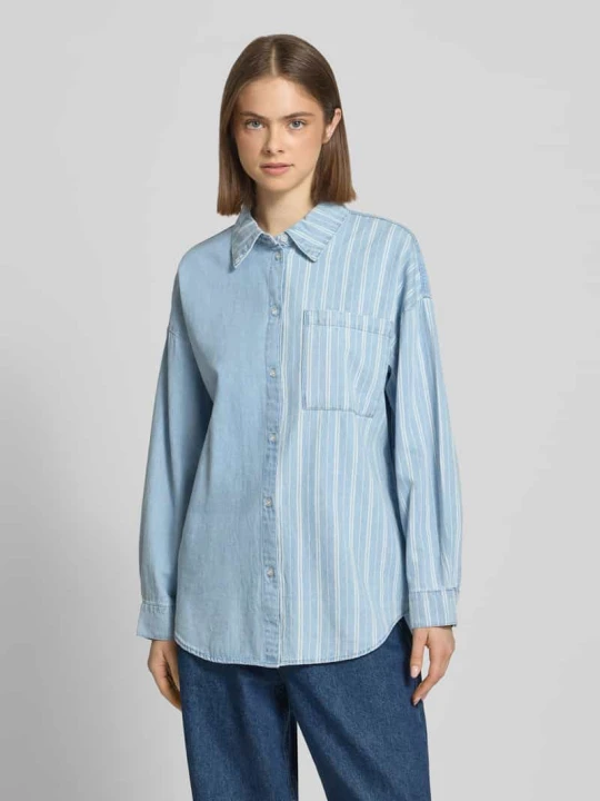 Zdjęcie produktu Bluzka jeansowa o kroju oversized z brustaszą model 'KATRI' Noisy May Jeansowy niebieski