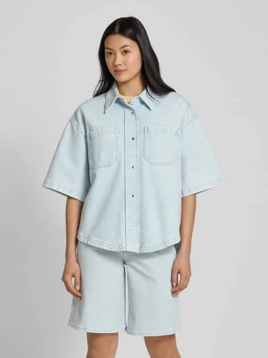 Zdjęcie produktu Bluzka jeansowa o kroju regular fit z kieszeniami na piersi model ‘ERICA’ IVY & OAK Błękitny