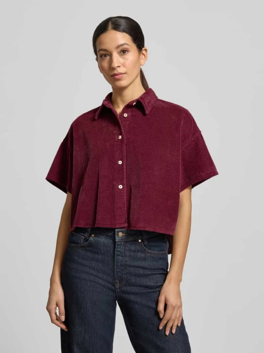 Zdjęcie produktu Bluzka koszulowa o krótkim kroju z listwą guzikową Model 'PADOW' American Vintage Bordowy