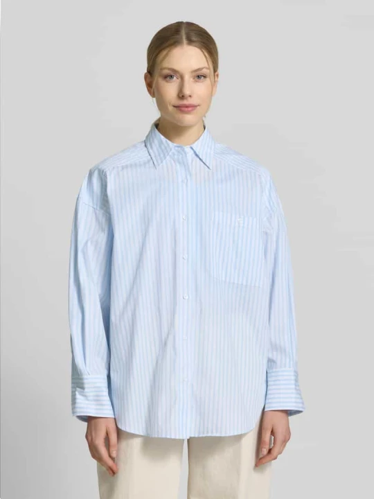 Zdjęcie produktu Bluzka koszulowa o kroju oversized z czystej bawełny model 'EUSTYNA' Hugo Jasnoniebieski