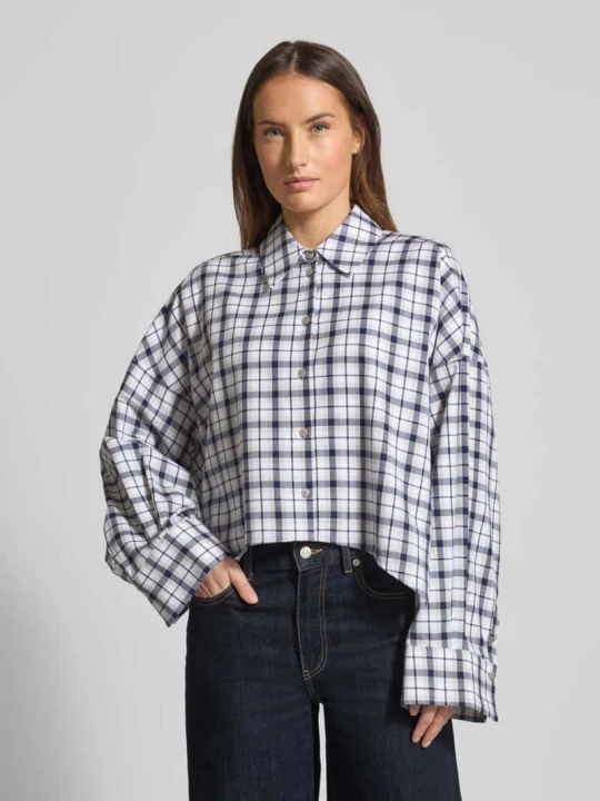 Zdjęcie produktu Bluzka koszulowa o kroju oversized z listwą guzikową model „OSHIA” Drykorn Złamany biały