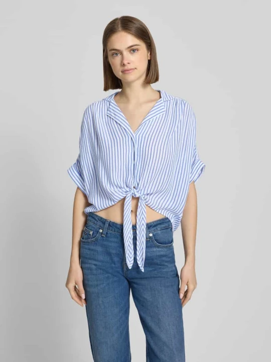 Zdjęcie produktu bluzka koszulowa o kroju regular fit z czystej wiskozy model 'PAULA' Only Jasnoniebieski