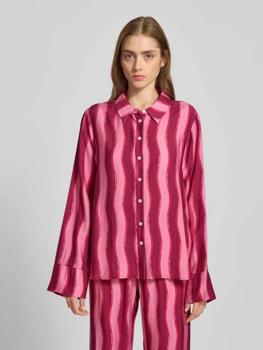 Zdjęcie produktu Bluzka koszulowa o kroju regular fit z rękawami kimono model ‘Tia’ Colourful Rebel Mocnoróżowy
