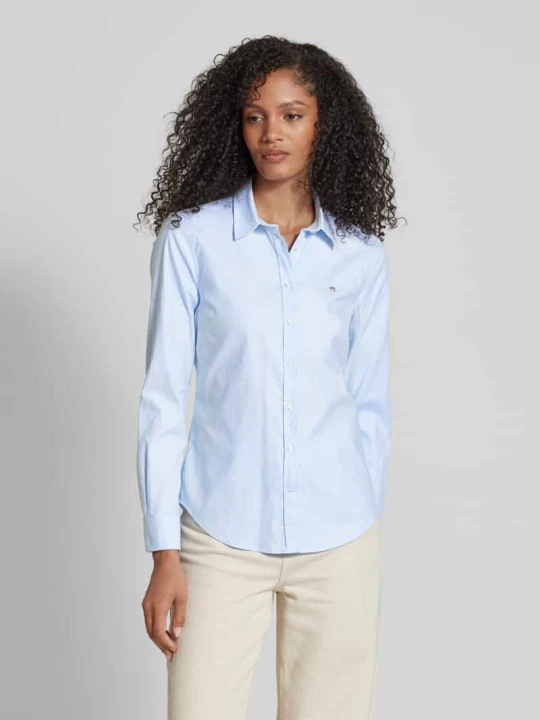 Zdjęcie produktu Bluzka koszulowa o kroju slim fit z wyhaftowanym logo Gant Jasnoniebieski