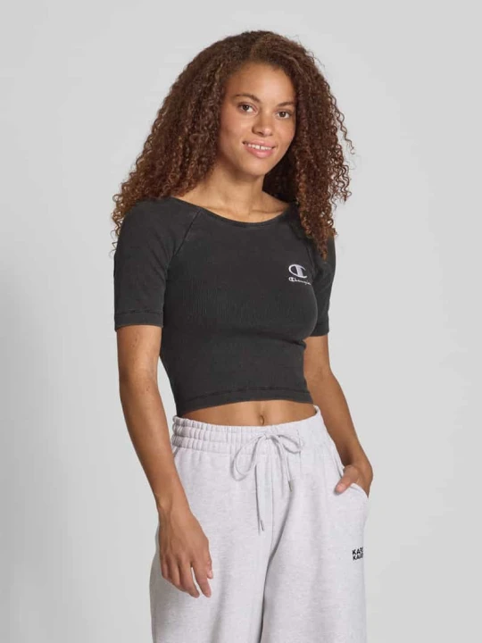 Zdjęcie produktu Top Slim Fit crop z wyhaftowanym logo Champion Czarny