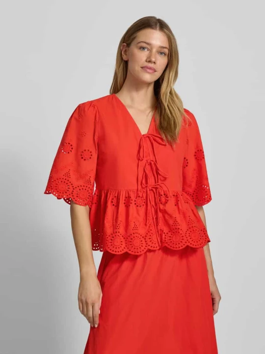 Zdjęcie produktu Bluzka o kroju regular fit z haftem angielskim model 'Cornelia' Y.A.S Czerwony