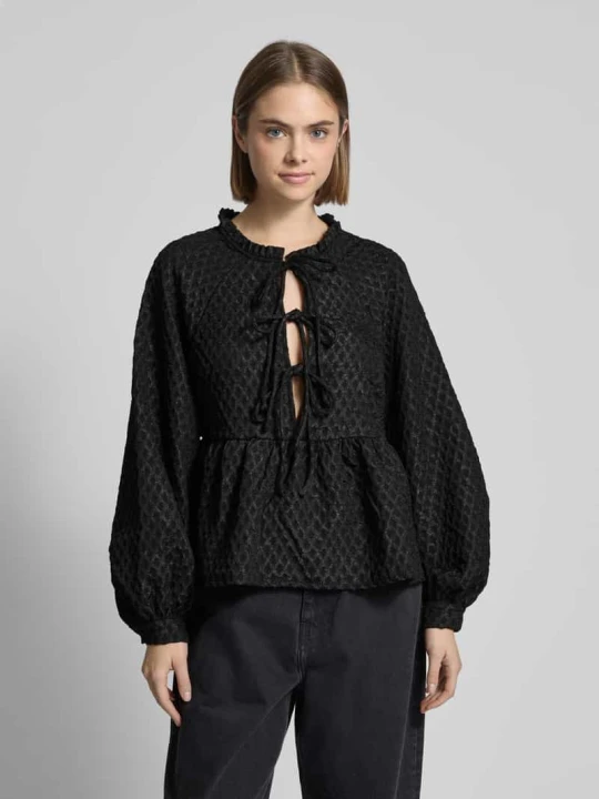 Zdjęcie produktu Bluzka o kroju relaxed fit z fakturowanym wzorem ‘NIBE’ Pieces Czarny