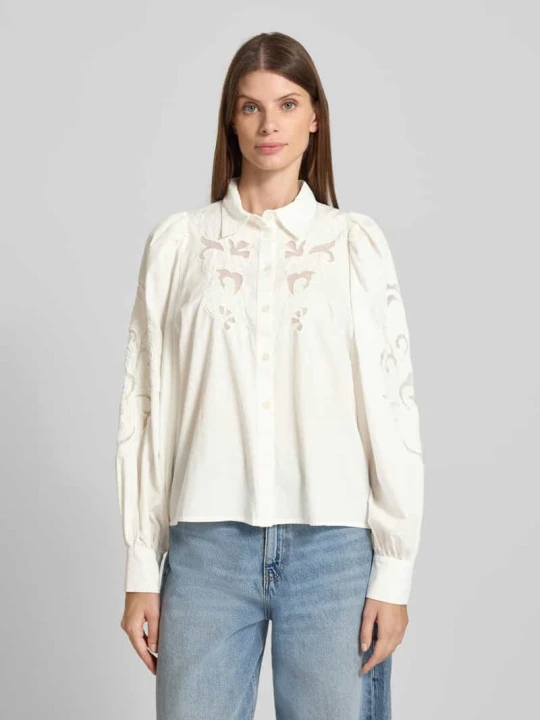 Zdjęcie produktu Bluzka o kroju relaxed fit z haftem model ‘ZIMIA’ Y.A.S Biały