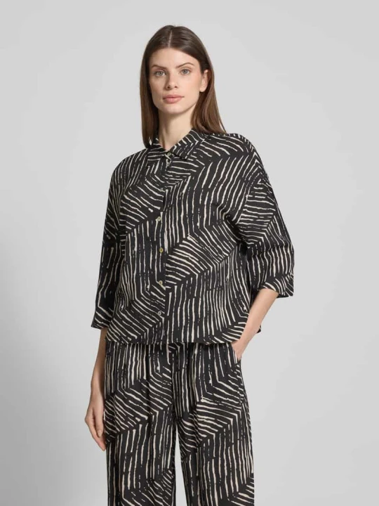 Zdjęcie produktu Bluzka koszulowa o kroju relaxed fit z wiskozy model ‘Fiana palm leaves’ Opus Czarny