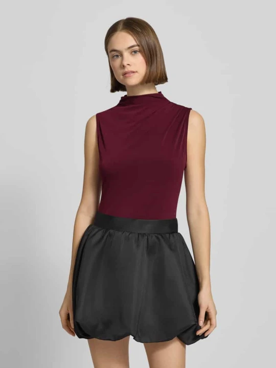 Zdjęcie produktu Koszulka o kroju shaped fit bez rękawów Model „MADISON” Pieces Ciemnoczerwony