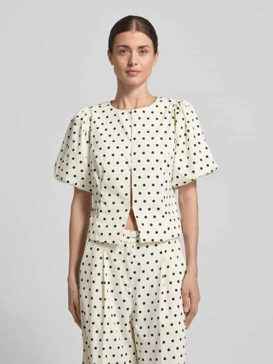 Zdjęcie produktu bluzka o kroju slim fit z bufiastymi rękawami model 'ANELA DOT' NEO NOIR Biały