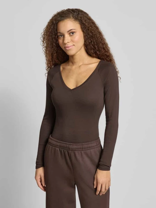 Zdjęcie produktu Bluzka z długim rękawem o kroju slim fit z dekoltem w serek Gina Tricot Czekoladowy