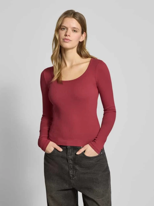 Zdjęcie produktu Bluzka z długim rękawem o kroju slim fit z głębokim okrągłym dekoltem REVIEW Wiśniowy