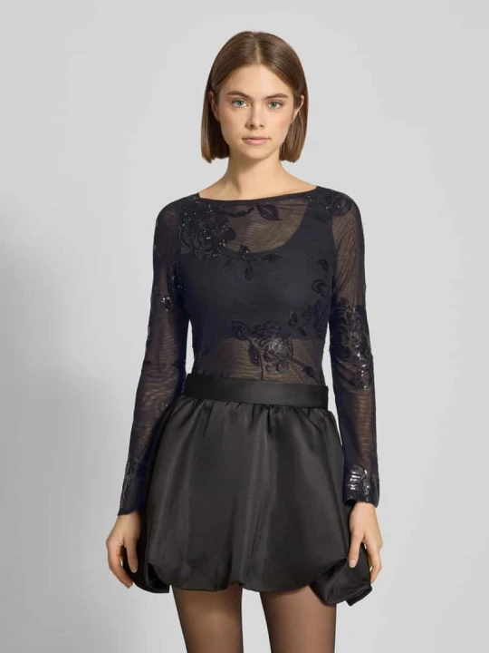 Zdjęcie produktu Bluzka o kroju slim fit z długim rękawem i kwiatowym cekinowym obszyciem Gina Tricot Czarny