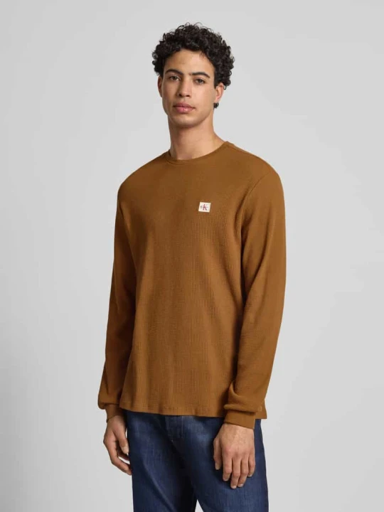 Zdjęcie produktu Bluzka o kroju slim fit z długim rękawem i naszywką z logo model ‘Waffle’ Calvin Klein Jeans Średniobrązowy