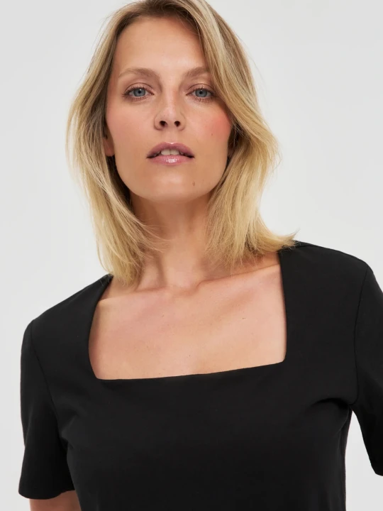 Zdjęcie produktu Bluzka z dekoltem karo czarna Moodo