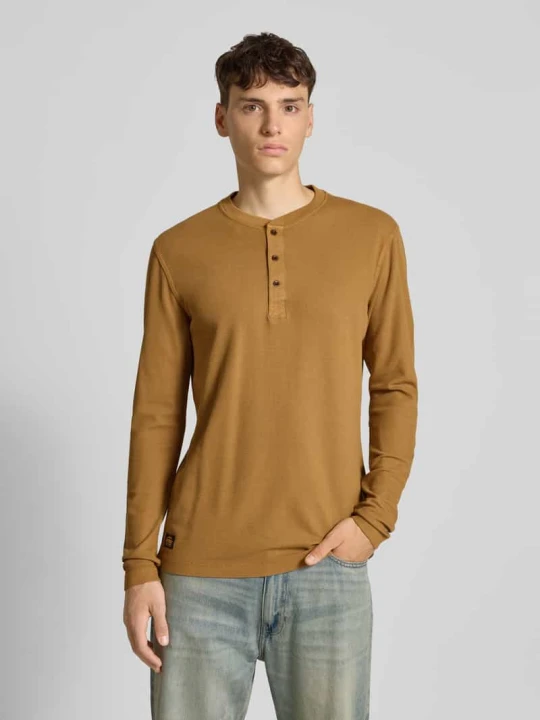 Zdjęcie produktu Bluzka z długim rękawem, fakturowanym wzorem i listwą guzikową Superdry Camel