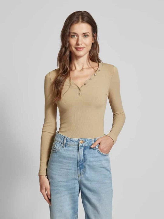 Zdjęcie produktu Bluzka z długim rękawem i efektem prążkowania model ‘KYLA’ Guess Piaskowy