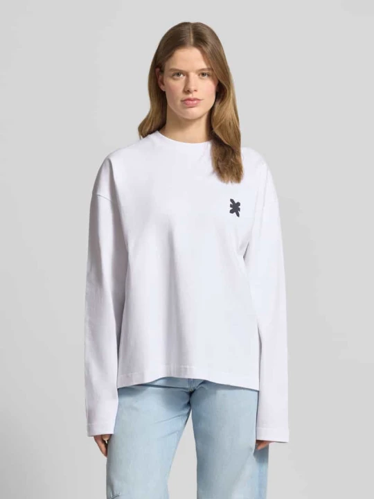 Zdjęcie produktu Bluzka z długim rękawem o kroju oversized z tylnym nadrukiem z napisem Karo Kauer Biały
