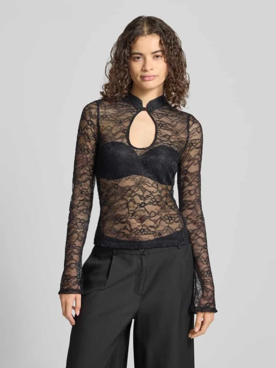 Zdjęcie produktu Bluzka z długim rękawem o kroju slim fit z kwiatową koronką na całej powierzchni Gina Tricot Czarny