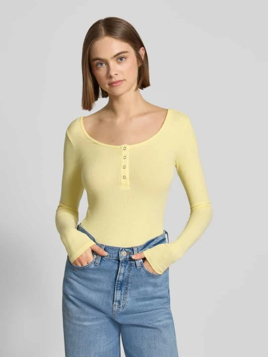 Zdjęcie produktu Bluzka z długim rękawem o kroju slim fit z mieszanki bawełny model ‘KITTE’ Pieces Jasnożółty