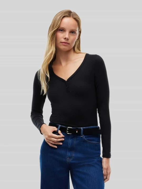 Zdjęcie produktu Bluzka z długim rękawem z dekoltem henley Tommy Jeans Czarny