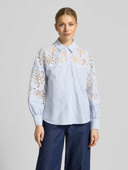 Zdjęcie produktu Bluzka z koronką o kroju regular fit model 'LETICIA' Suncoo Niebieski