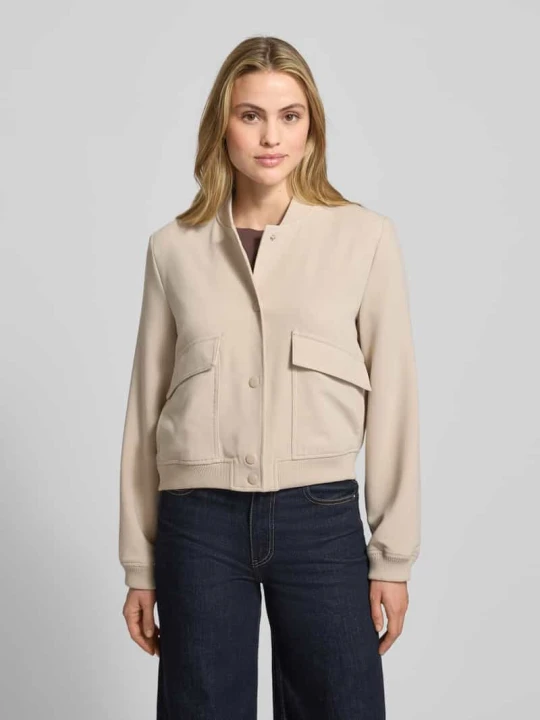 Zdjęcie produktu Bluzon o kroju regular fit z dodatkiem wiskozy model ‘AMALA’ Vero Moda Écru