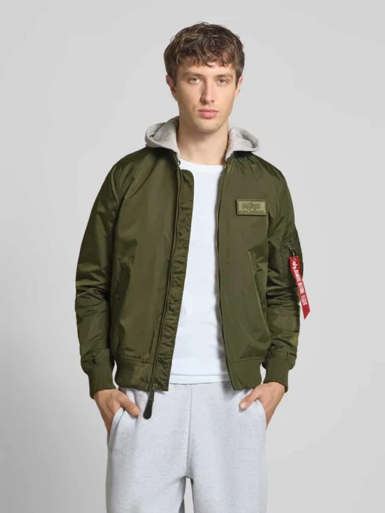Zdjęcie produktu Bluzon z Przywieszka z logo Model 'MA-1 TT' Alpha Industries Oliwkowy