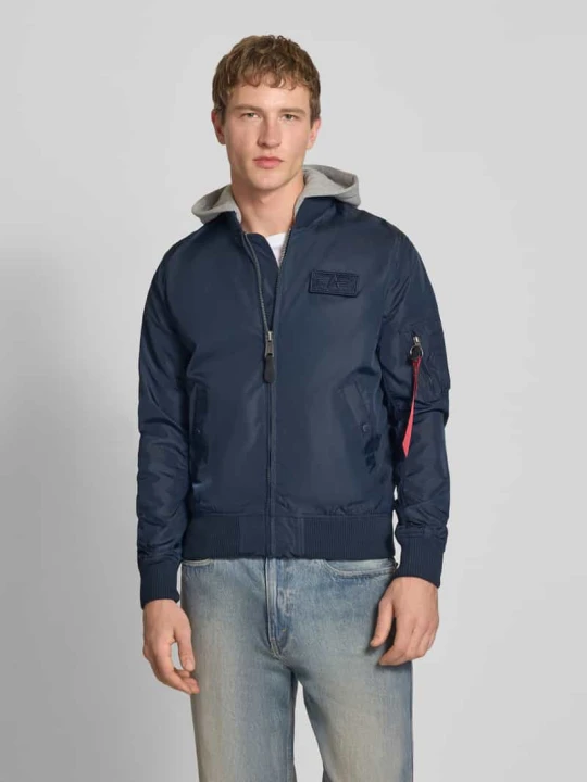 Zdjęcie produktu Bluzon z Przywieszka z logo Model 'MA-1 TT' Alpha Industries Ciemnoniebieski