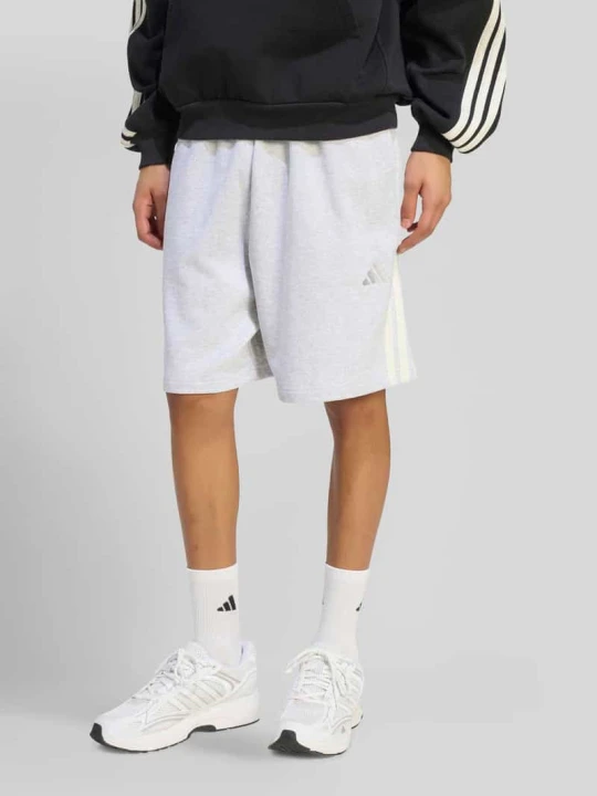Zdjęcie produktu Szorty dresowe w kroju relaxed fit z czystej bawełny Adidas Jasnoszary