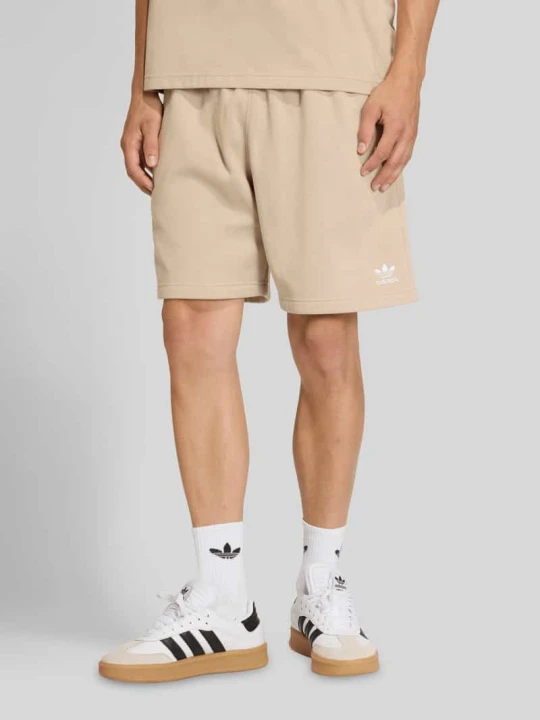 Zdjęcie produktu Szorty dresowe o kroju regular fit z elastycznym pasem adidas Originals Beżowy