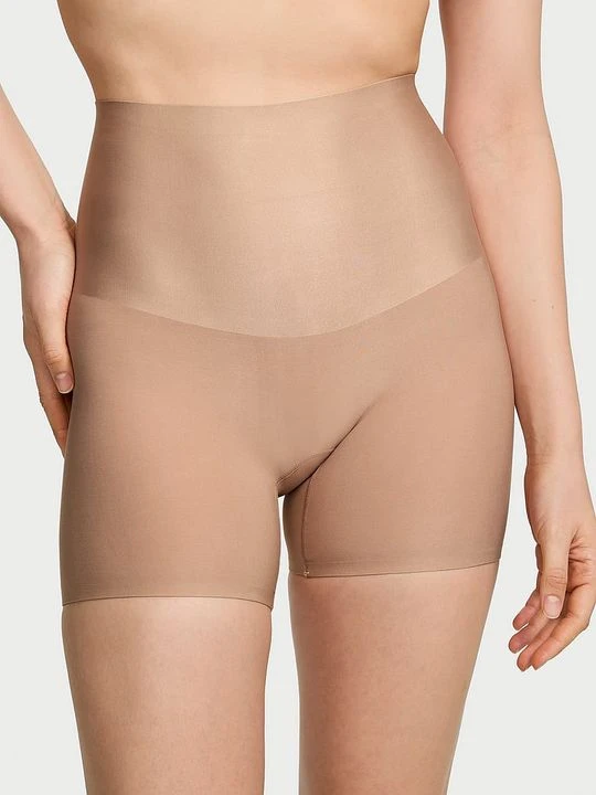 Zdjęcie produktu Body by Victoria Szorty modelujące z wysokim stanem Smoothing Shimmer Victoria's Secret Beżowy