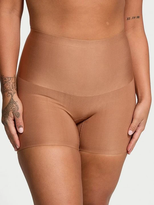 Zdjęcie produktu Body by Victoria Szorty modelujące z wysokim stanem Smoothing Shimmer Victoria's Secret Brązowy
